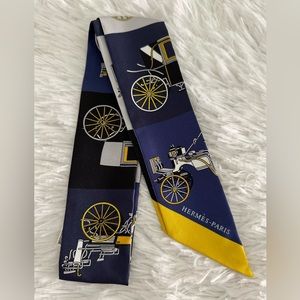 New Hermes "Voitures Exquises" Bleu Marine‎ Silk Twilly scarf